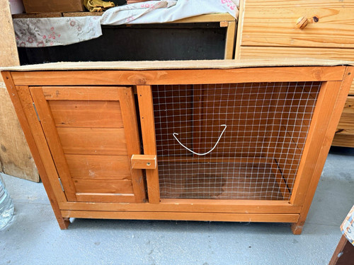 Wooden single tier - tier, pig